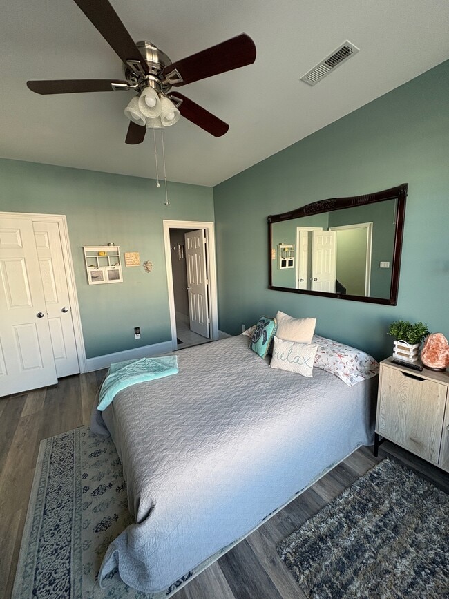 Bedroom 1 Floor 1 - 18879 Bethpage Dr