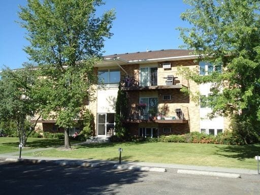 Building Photo - Great 2 bedroom one bath apartment. Close to MSU. Unit 45