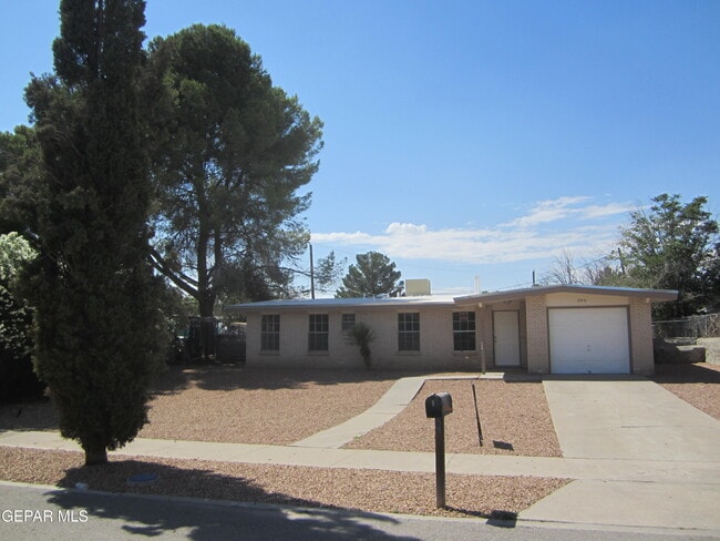 Photo - 305 Corvena Way