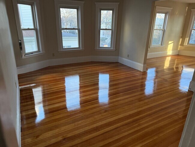 Photo - 592 Salem St