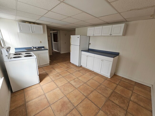 Building Photo - 33 Main St Unit 33 Main St #3