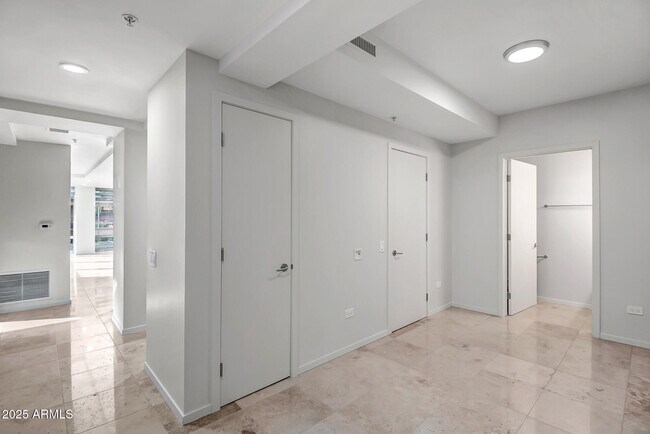 Building Photo - 7141 E Rancho Vista Dr Unit 5008