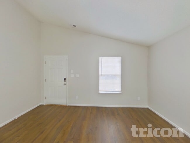 Photo - 529 Pullman St SW