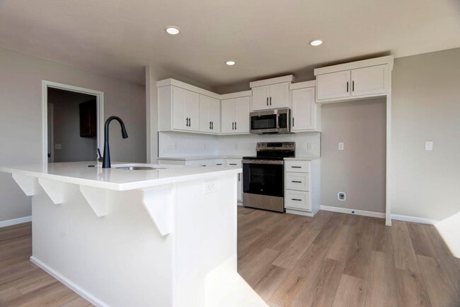 Photo - 861 S Parkside Cir