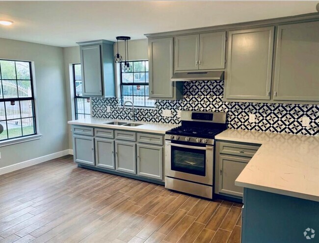 Building Photo - 7604 Kingsley St Rental