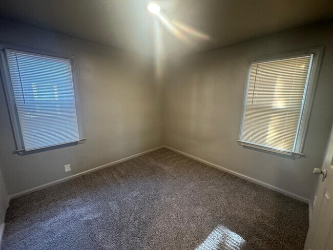 Photo - 21505 Bennett St