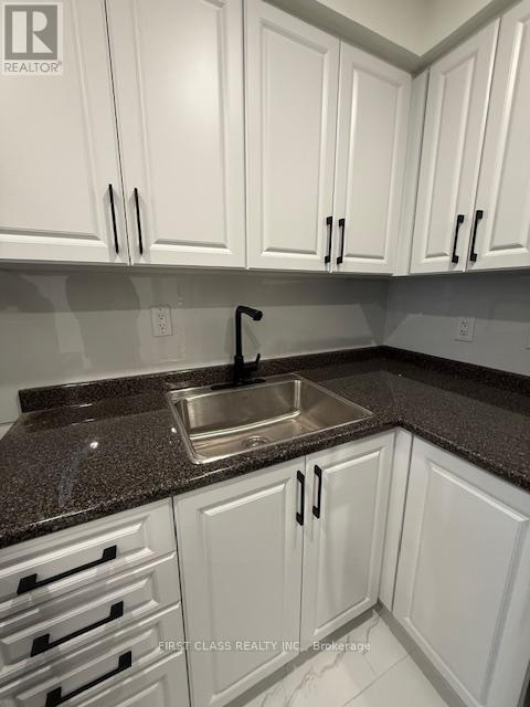 Photo - 404 Queen St W