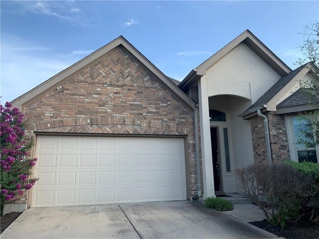 Photo - 1116 Clearwing Cir House