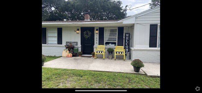 Building Photo - 1696 Old Beach Rd Rental