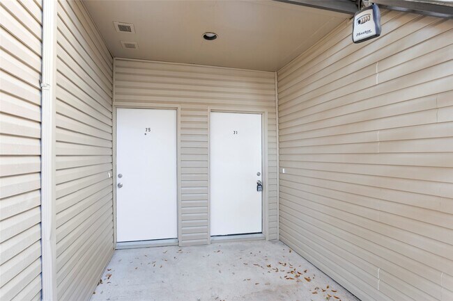 Building Photo - 9707 Richmond Ave. Unit 73