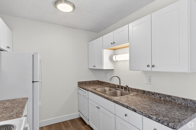 2BR, 1BA - 790SF - Kitchen