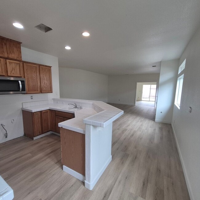 Photo - Single story Elk Grove home, 4 bedrooms, 2 baths; nice floor plan