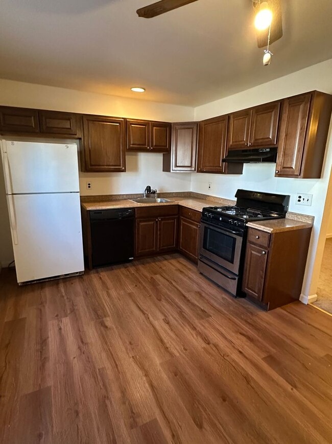 Photo - 3 Bed 1.5 Bath Row House - Bordentown