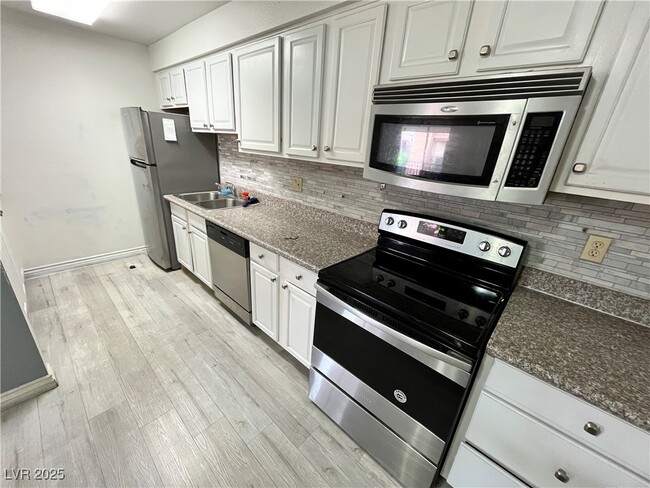 Photo - 4961 River Glen Dr Unidad 28