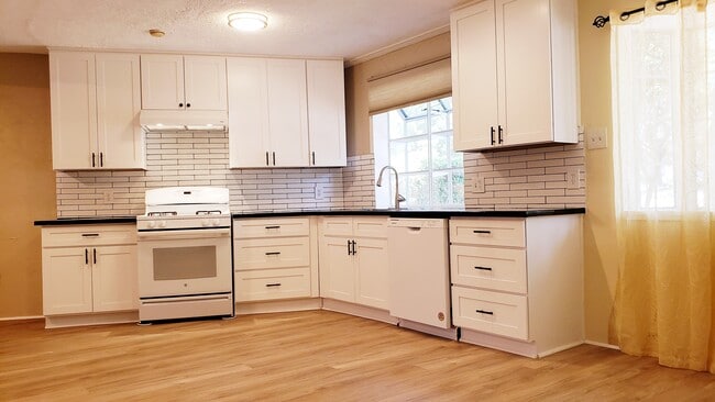 Building Photo - 409 Ridgeway St Rental