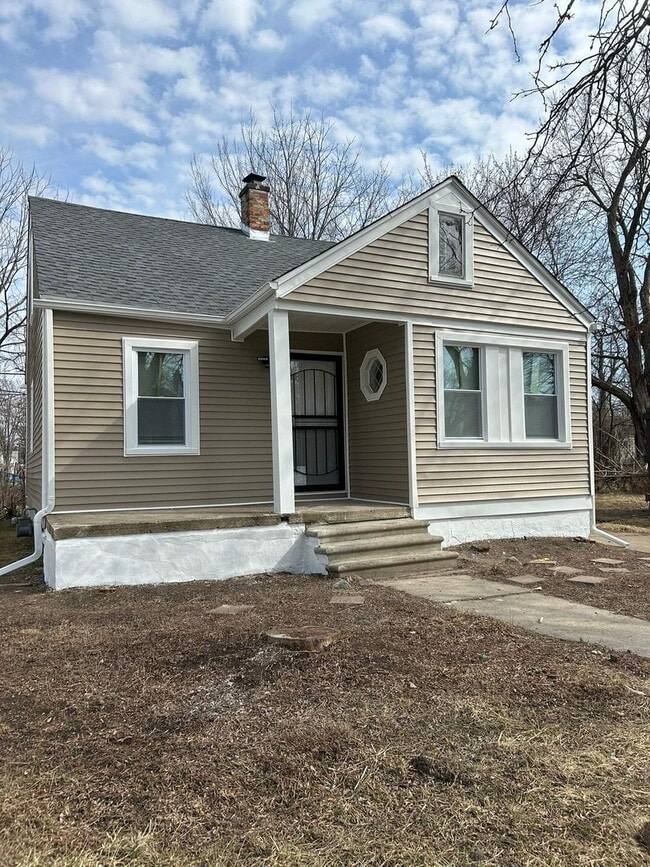 Building Photo - Renovated 3-Bedroom Home – We Welcome Sect...