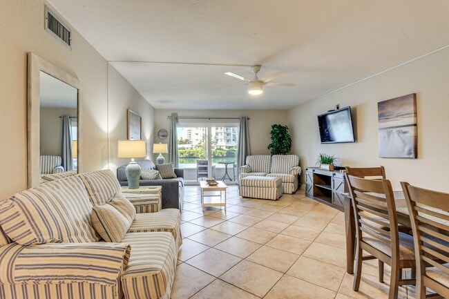Photo - 7930 Sun Island Dr S Unit Step-free access  107