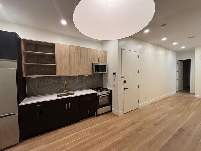 Building Photo - 50 Grace St Unit 1L