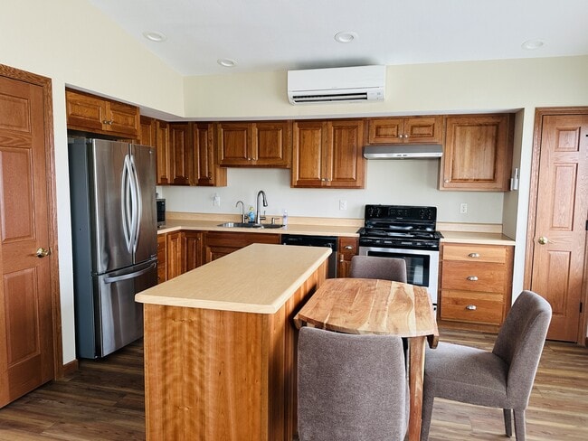 Building Photo - 8102 N Scheider Rd