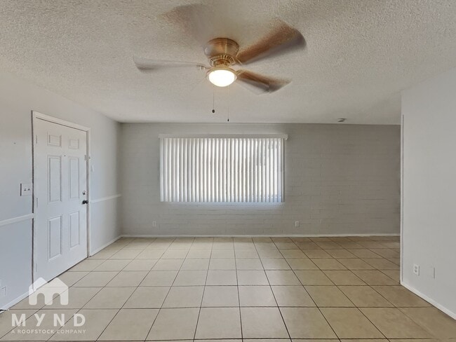 Photo - 903 E 5th St