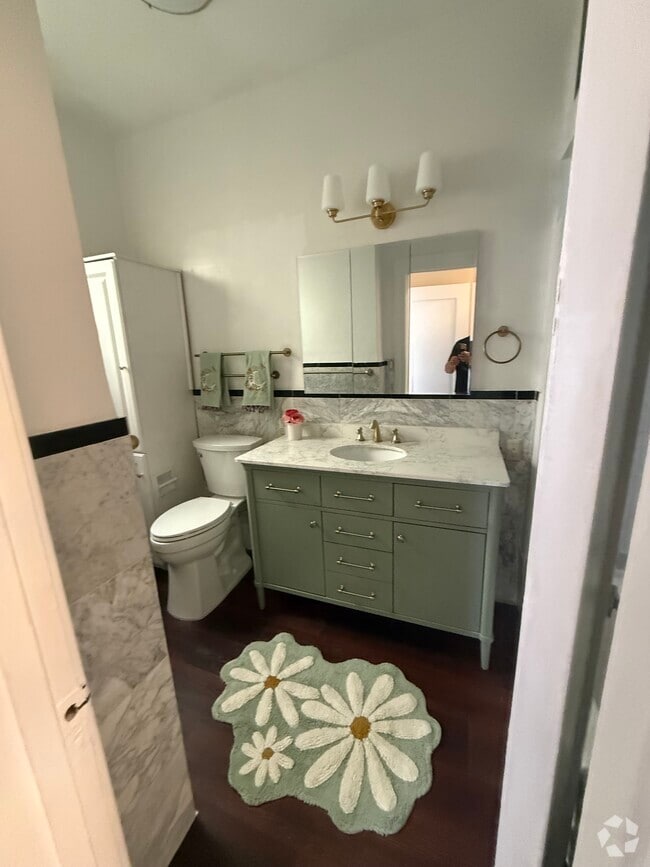 Building Photo - 839 N Poinsettia Pl Rental
