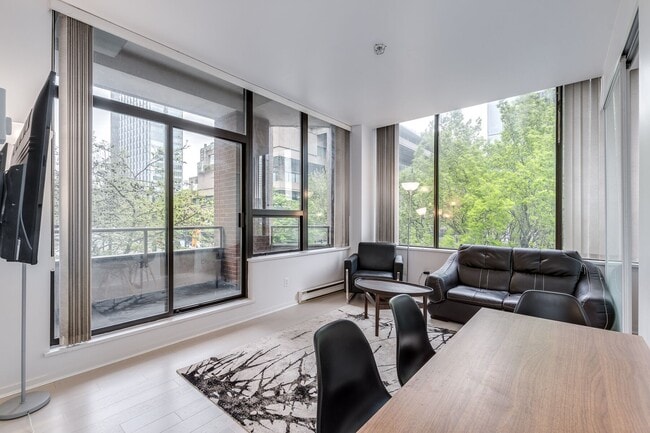 Photo - 1010 Howe St