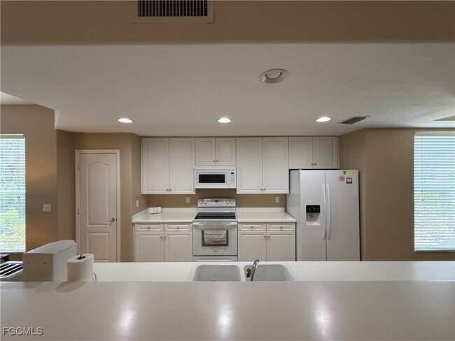 Building Photo - 13041 Sandy Key Bend Unit 602 Rental
