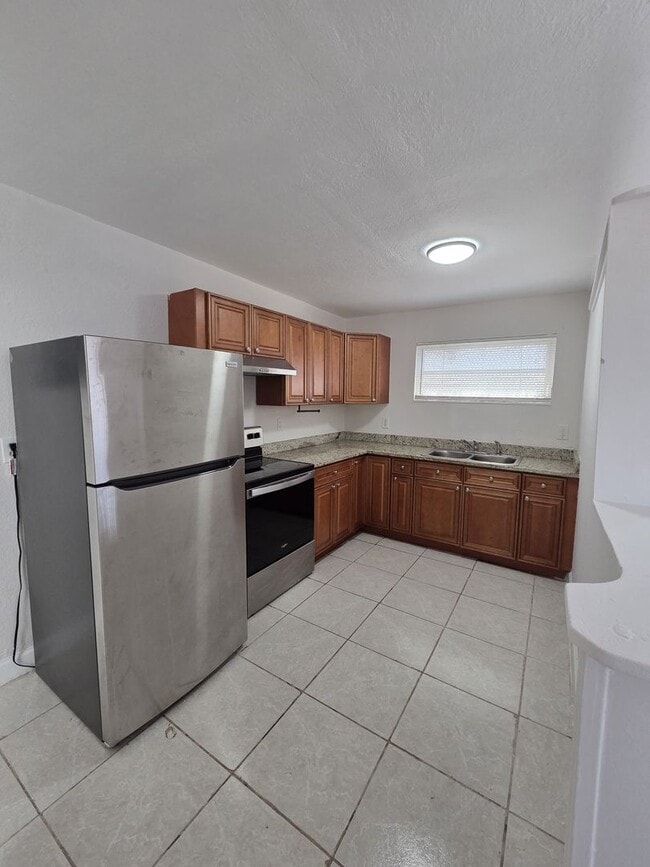 Building Photo - 2127 NW 7th St Unit 1