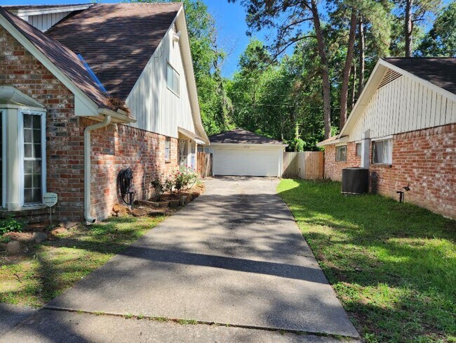 2322 Deer Valley Dr
