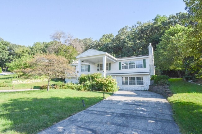 4 Bed, 2 Bath Home for Rent – Unique Desig... - 4 Bed, 2 Bath Home for Rent – Unique Desig...
