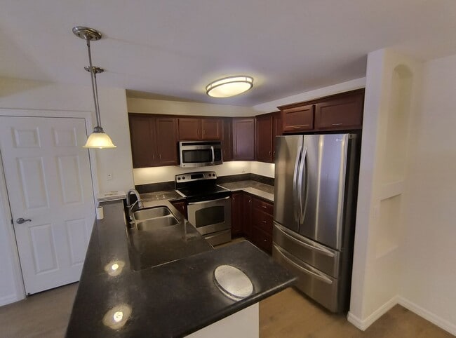 Building Photo - 1 Bedroom Condo in Clairemont Unit 182