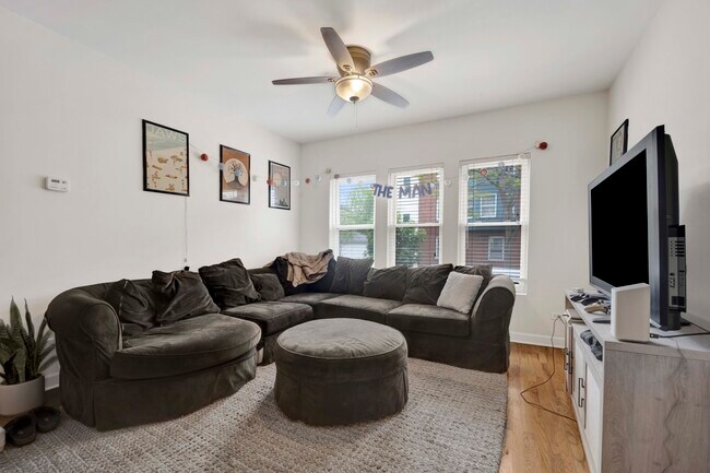 Photo - 1150-1156 W Cornelia Ave