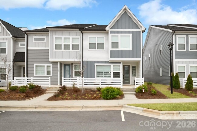 Building Photo - 114 Isleworth Ave