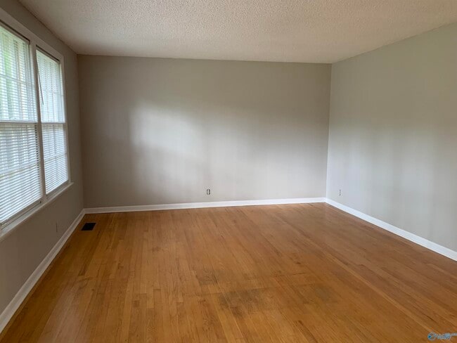 Photo - 2602 Vinyard St NE