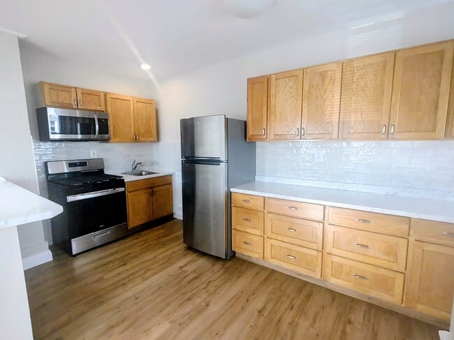 Building Photo - 110 Franklin St Unit 2