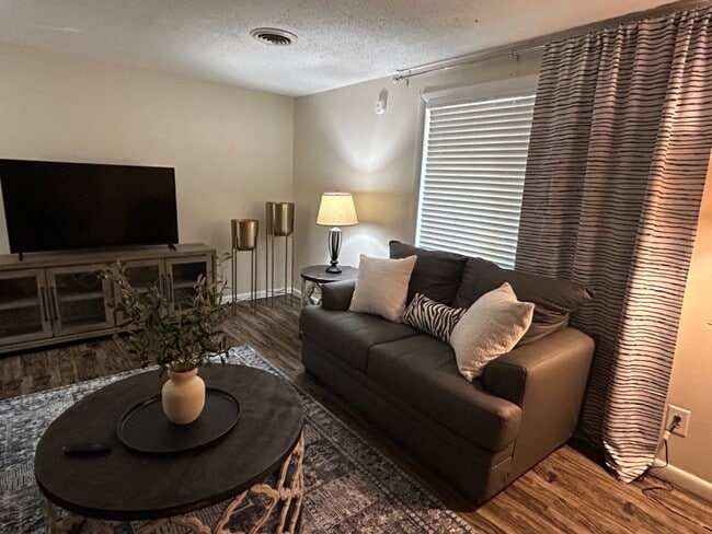 Photo - 917 Davis Blvd