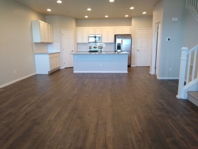 Building Photo - Stunning 4 Bed 2.5 Bath Townhome in Altair...