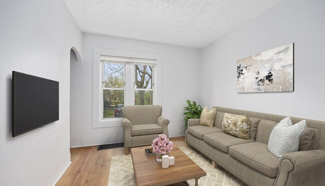 Photo - 911 Zeeland Ct NE