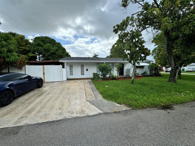 Building Photo - 2091 Oleander Dr