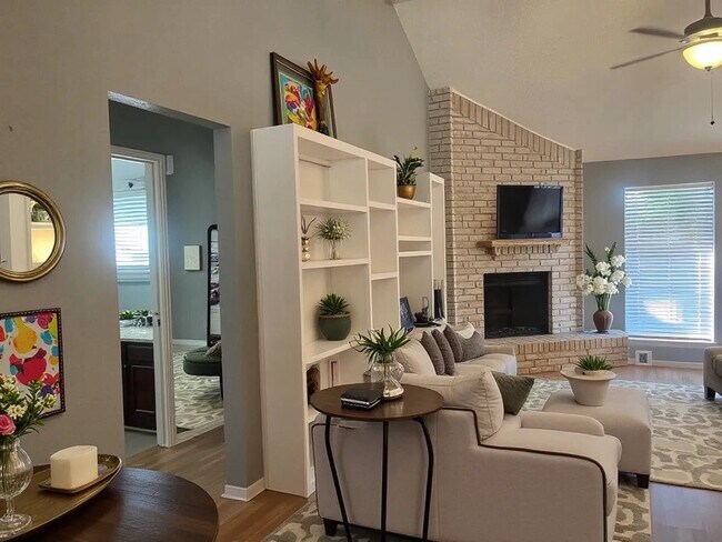 Photo - 15658 Pebble Lake Dr