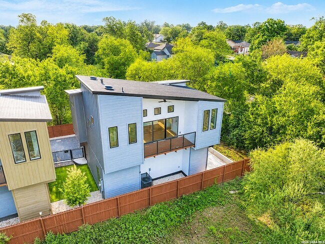 Photo - 108 Vine St