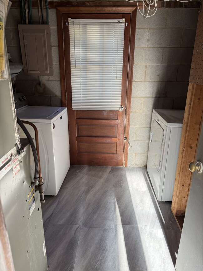 Photo - 1507 Westshire Ln