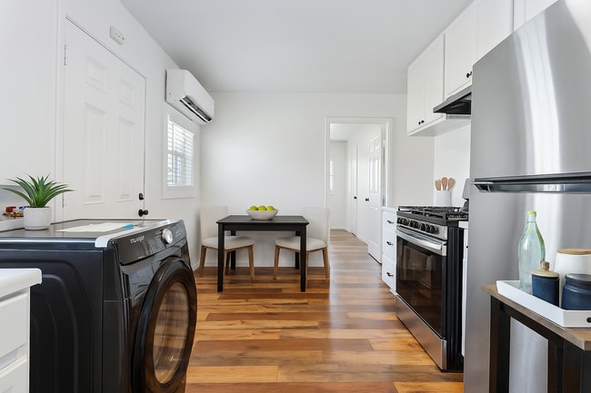 Building Photo - 2709 E 2nd St Unit A Rental
