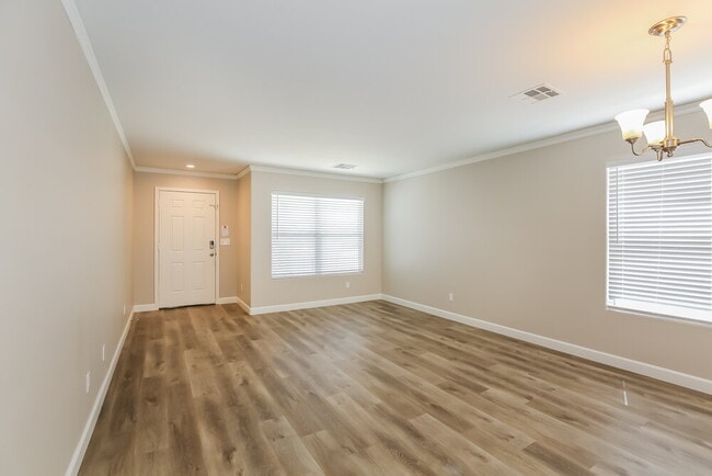 Photo - 326 Hopedale Ave