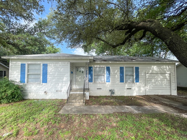 Building Photo - 2208 N 41st St Rental