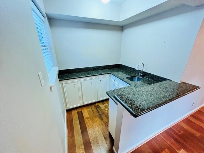 Photo - 124 Old Bridge Lake St