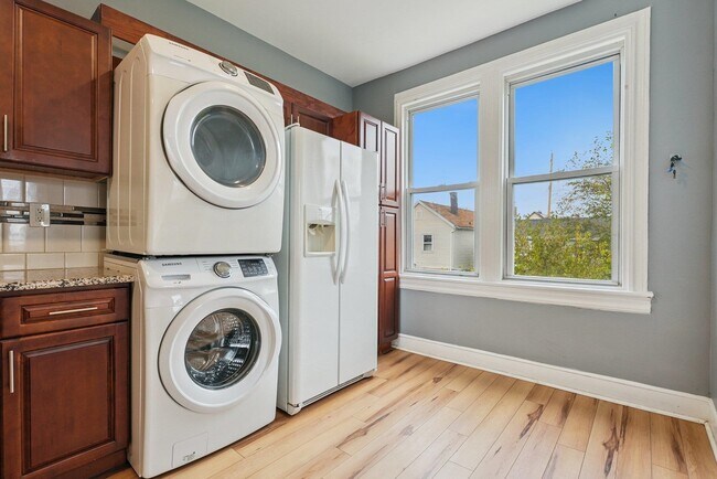 Photo - 41 E 48th St Unit 2