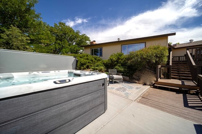 Hot Tub and Outdoor Living Space - 425 Rio Vista Rd