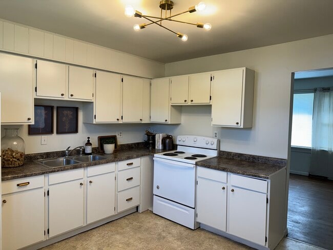 Photo - 1208 S Fullhart Dr