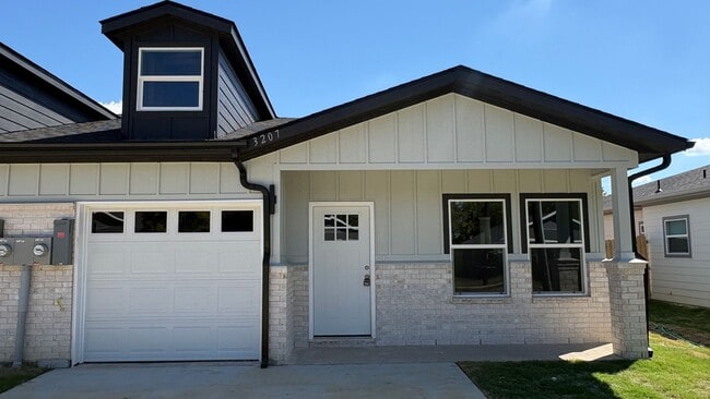 Building Photo - 3207 Bourland St